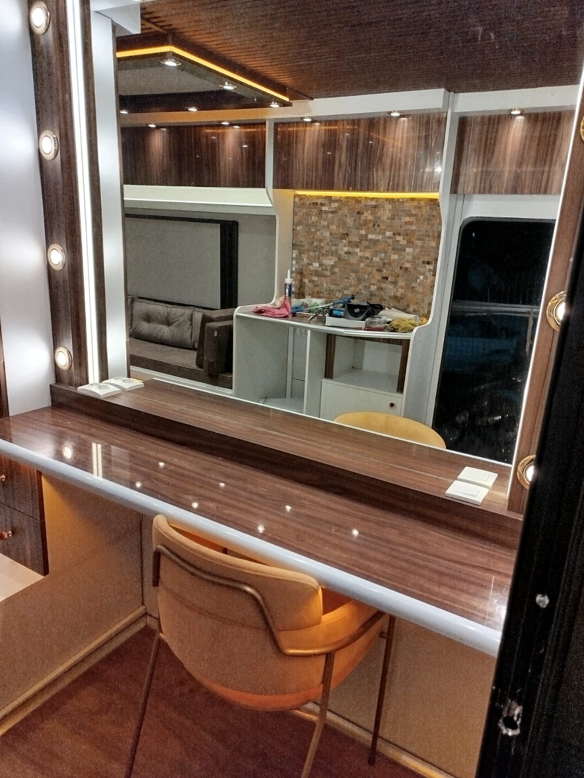 VIP Kulis Karavanı Makyaj Odası